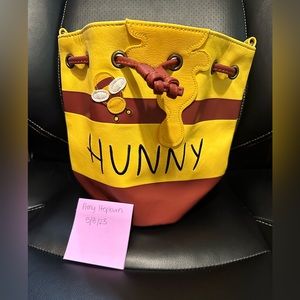 Loungefly Pooh ‘Hunny’ pot bag